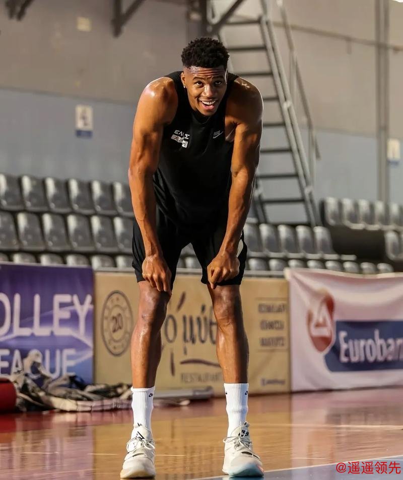 字母哥赛后炮轰队友：有人只顾自己，打球太独断无团队意识