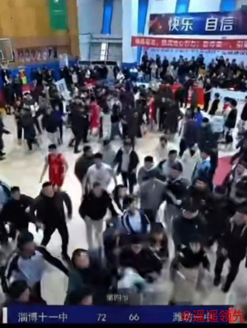 耐高山东赛区决赛发生百人大冲突：家长冲入球场内与球员互殴